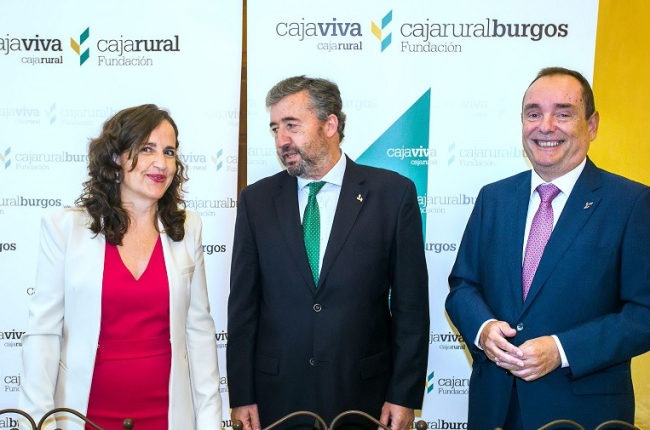 Mercedes Ruiz Gallud, Tomás Fisac y Ramón Sobremonte, en las Jornadas de Cooperativismo de la Fundación Caja Rural de Burgos. TOMÁS ALONSO