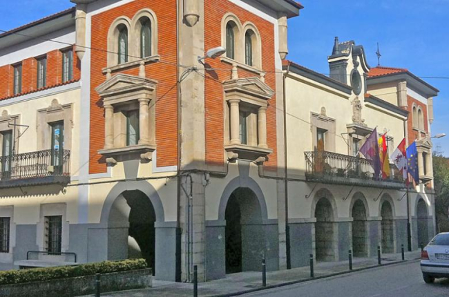 El Ayuntamiento de Valle de Mena lidera el ranking de municipios de menos de 20.000 habitantes con mayor superávit.-ECB