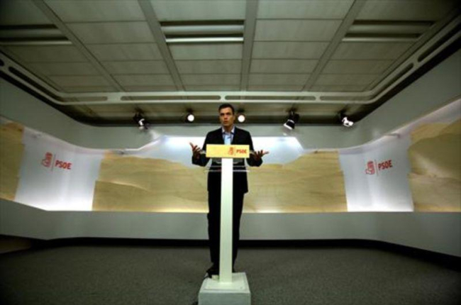 Pedro Sánchez, en la rueda de prensa tras la reunión de la ejecutiva federal que ofreció el lunes 26 de septiembre.-DAVID CASTRO