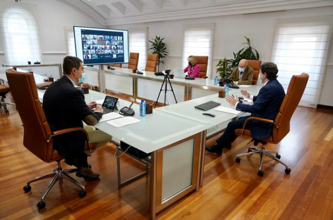 Reunión de Mañueco con alcaldes y presidentes de diputaciones. ICAL