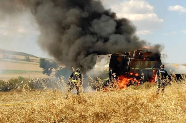 Incendio en Villayerno Morquillas, el jueves 26 de julio, presuntamente accidental por uso de maquinaria agrícola.-APAMCYL