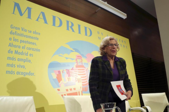 La alcaldesa de Madrid Manuela Carmena presenta el dispositivo especial de movilidad en la Gran Vía para las fiestas de Navidad.-BALLESTEROS (EFE)