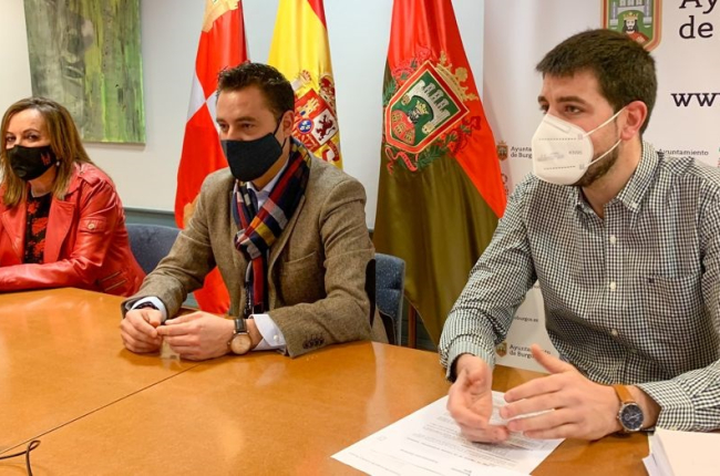 Pardo, De la Rosa y Jurado comparecieron para dar explicaciones sobre el contrato con el VIII Centenario. PSOE