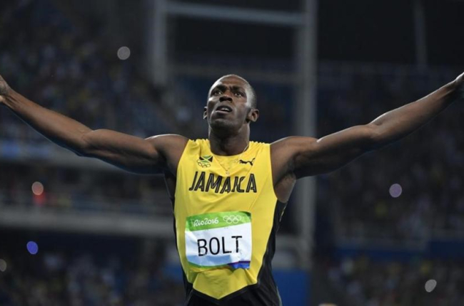 Bolt celebra la victoria en la final de 200 metros.-EFE / FRANCK ROBICHON