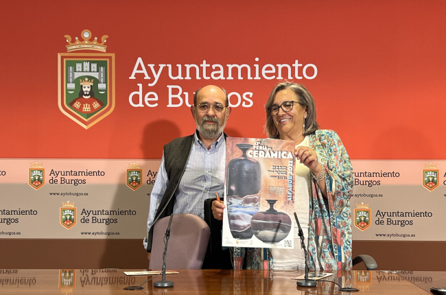 Eugenio Ortiz y Rosa Niño, esta mañana, en la presentación de la feria en el Ayuntamiento de Burgos. ECB
