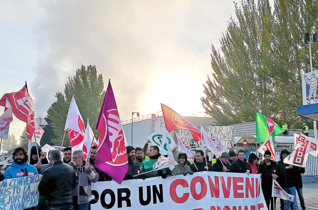 Los sindicatos ratifican el convenio de Michelin. L. V.