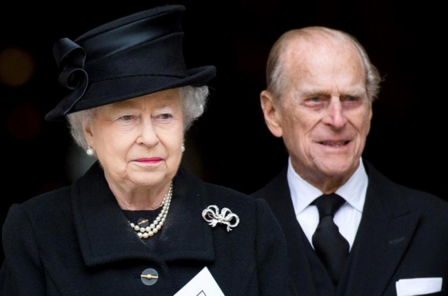 La reina Isabel II y el duque de Edimburgo, en una foto de archivo.-AFP