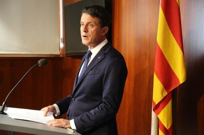Manuel Valls, en rueda de prensa en el Ayuntamiento de Barcelona.-RICDARD CUGAT