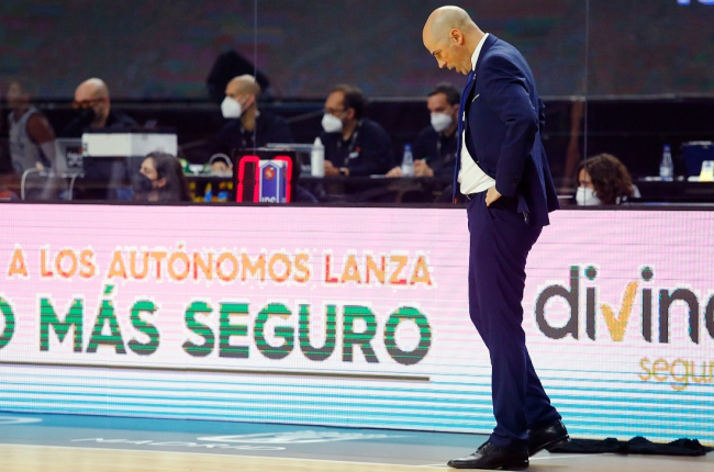 Peñarroya muestra su preocupación en un momento del partido. ACB PHOTO