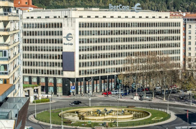 Edificio de Ibercaja en Burgos, ubicado en la plaza de España. ISRAEL L. MURILLO