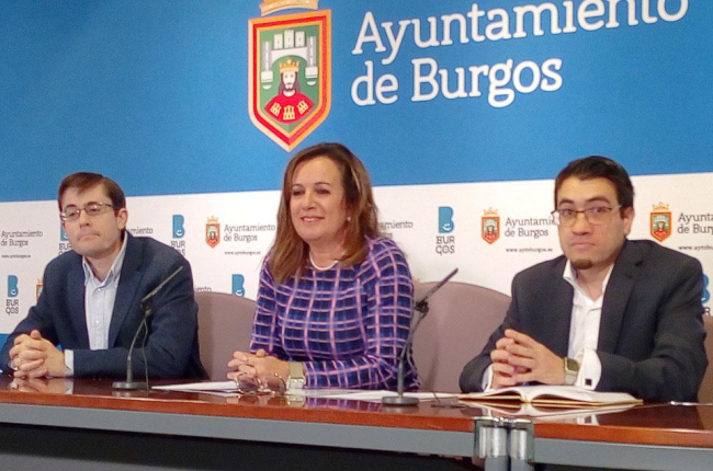 Julio Rodríguez-Vigil, Rosario Pérez Pardo y Miguel Balbás, durante la rueda de prensa de ayer.-ECB