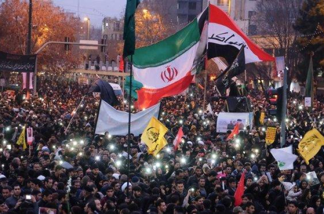 Concentración en la ciudad iraní de Mashhad, al noreste del país, en las ceremonias de homenaje al general Qasim Soleimani.-AFP / MEHDI JAHANGHIRI
