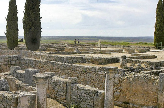 Ruinas de la ciudad romana de Clunia, en Peñalba de Castro. ISRAEL L. MURILLO