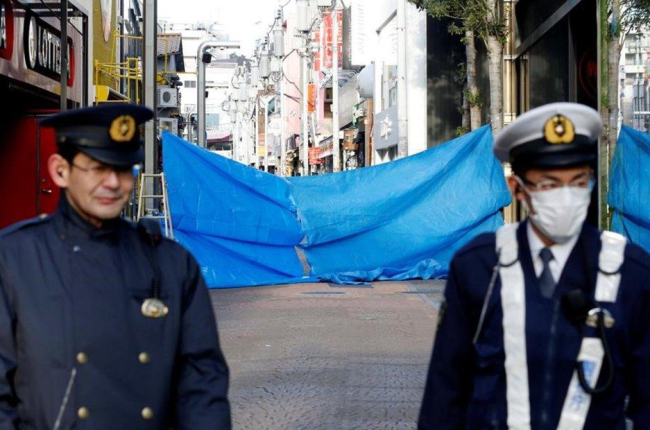 Policías de Tokio en el lugar del atropello.-REUTERS