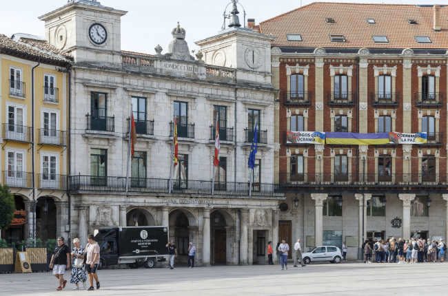El Ayuntamiento de Burgos, en el número 1 de la Plaza Mayor.
