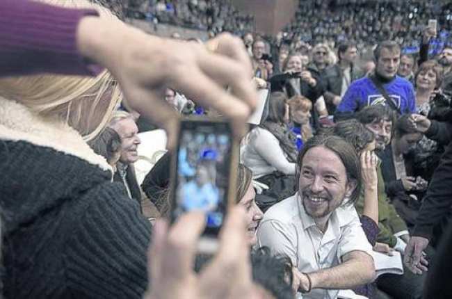 El secretario general de Podemos, Pablo Iglesias, durante el mitin que ofreció en el Pavelló de la Vall d'Hebron (Barcelona), el pasado 21 de diciembre.-Foto: JORDI COTRINA