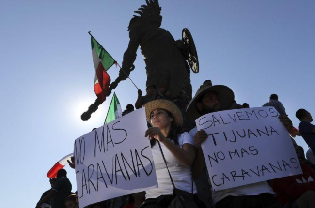 Crisis en la frontera Habitantes de Tijuana se manifiestan en