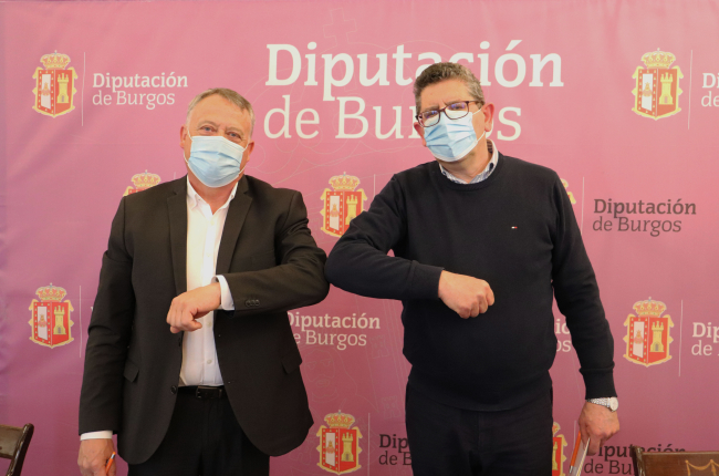 Lorenzo Rodríguez y Jesús Sadornil tras sellar el acuerdo. ECB
