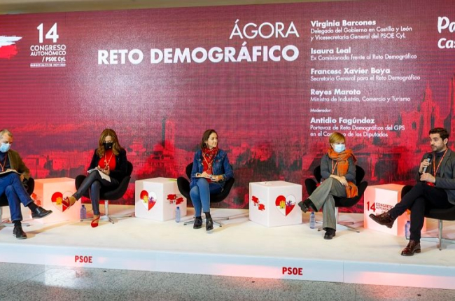 Ágora sobre despoblación en el 14º Congreso Autonómico del PSOE de Castilla y León.SANTI OTERO