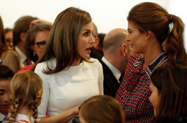 La reina Letizia y Juliana Awada, este jueves en la feria de arte contemporáneo Arco.-REUTERS / SUSANA VERA