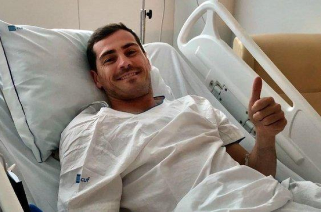 Iker Casillas, en el hospital tras sufrir un infarto.-EL PERIÓDICO