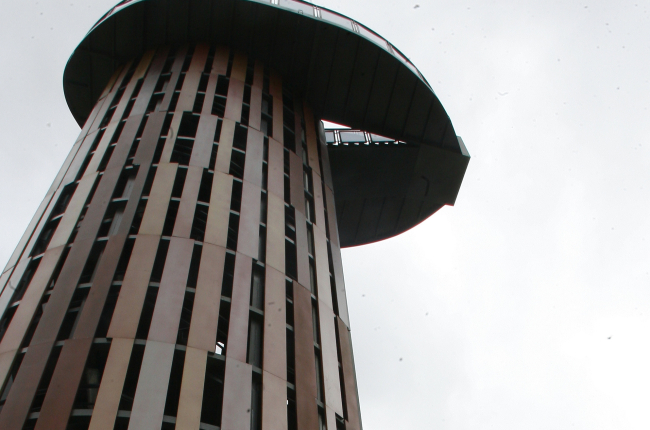 Imagen de una torre de vigilancia de incendios. ECB