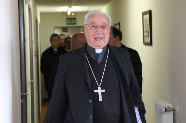 El Obispo de Segovia, Ángel Rubio, renuncia a su cargo-Ical