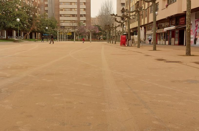 La plaza de Regino con una gran capa de polvo. J. G.