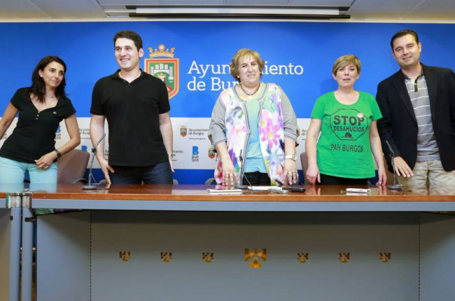 Bañeres, Salinero, Lopidana, Braceras y De la Rosa tras el acuerdo alcanzado para crear el parque de viviendas sociales.-RAÚL OCHOA