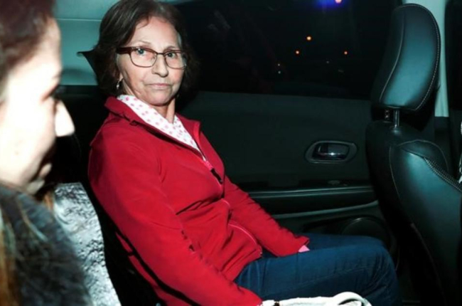 Aparecida Schunck, la suegra de Bernie Ecclestone, abandona la comisaria tras ser liberada.-LEONARDO BENASSATTO / REUTERS