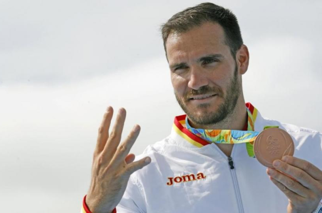 Saúl Craviotto, con la medalla de bronce en K1 que ganó en los Juegos de Río.-EFE