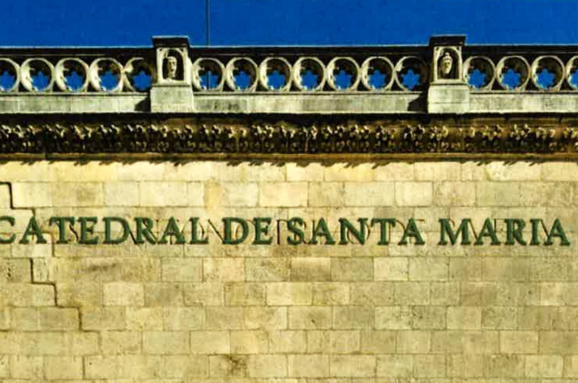 Recreación de las letras que se colocarán en el muro junto a la fachada del Sarmental.