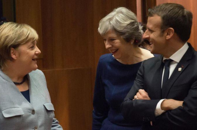Angela Merkel, Theresa May y Emmanuel Macron en Bruselas el pasado mes de octubre.-AFP / JOHN THYS