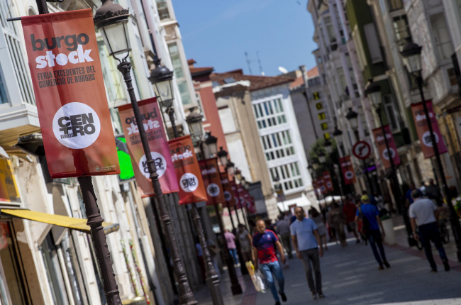 Imagen de las banderolas de la feria de Burgostock de Centro Burgos. SANTI OTERO