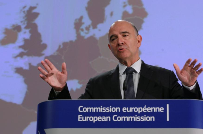 El comisario europeo de Asuntos Económicos y Financieros, Pierre Moscovici.-/ OLIVIER HOSLET (EFE)