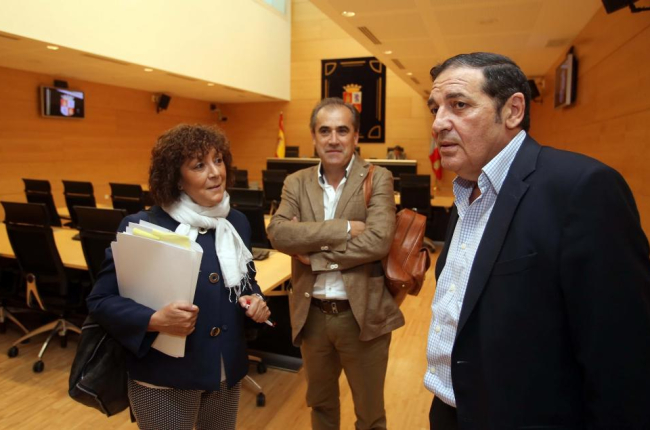 El consejero de Sanidad, Antonio María Sáez Aguado, comparece ante la comisión de investigación del Hospital de Burgos.-ICAL