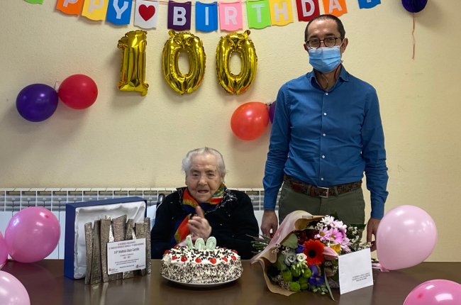Teodosia López Castillo celebra su 100 cumpleaños. ECB