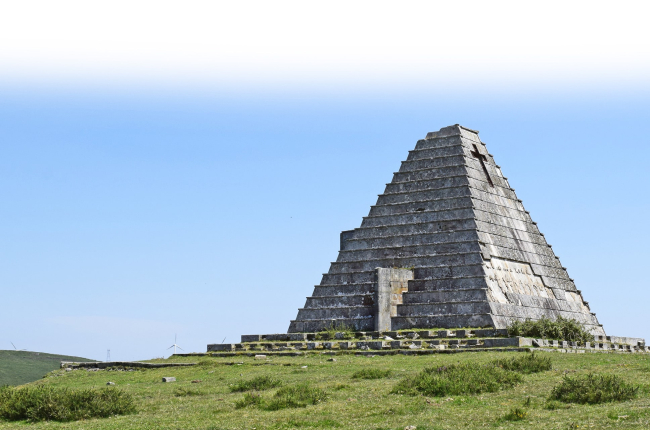La pirámide de los italianos.