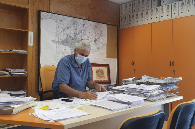 El concejal de Obras, Alfonso Sanz, en su despacho. L.V.