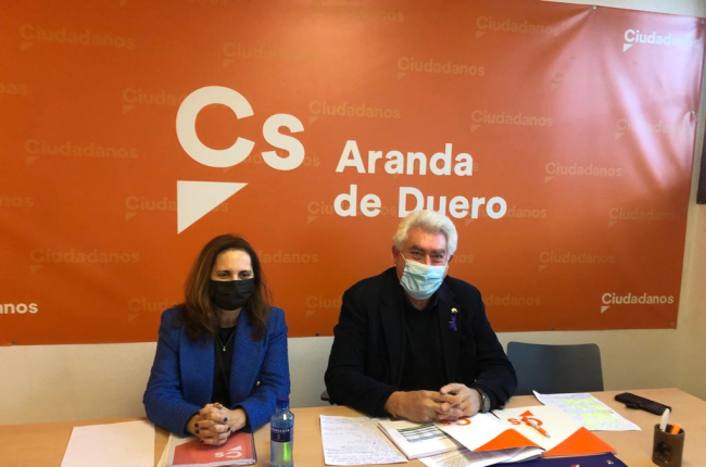 José Ignacio Delgado y Elia Salinero en la rueda de prensa celebrada hoy en Aranda. ECB