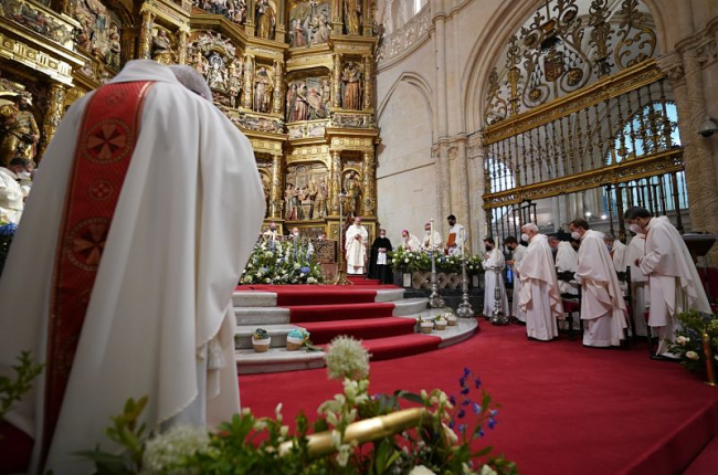 isa solemne de la conmemoración del VIII Centenario de la Catedral, en el Altar Mayor de la Catedral. ICAL
