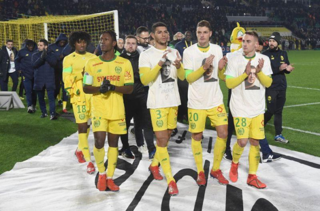 Los jugadores del Nantes homenajean a Emiliano Sala.-AFP