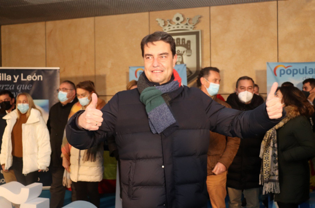 El candidato número 1 por Burgos, Ángel Ibáñez, en el arranque de la campaña electoral. ECB