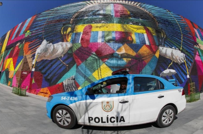 Un coche de la policía brasileña en Río de Janeiro.-EFE / NIC BOTHMA