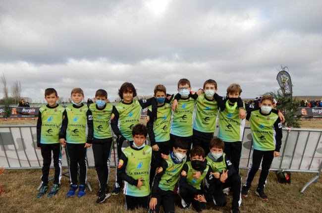 Imagen de un grupo de niños del club de atletismo de Aranda. ECB
