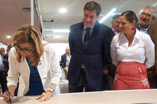 La alcaldesa de Aranda, Raquel González, durante la inauguración de Fiduero el mes pasado.-L.V.