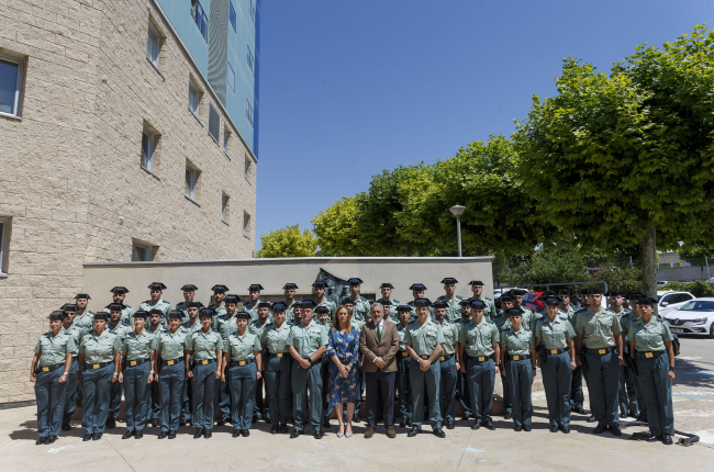 Foto de familia de los nuevos guardias civiles en prácticas que se incorporan a los cuarteles de la provincia de Burgos. SANTI OTERO