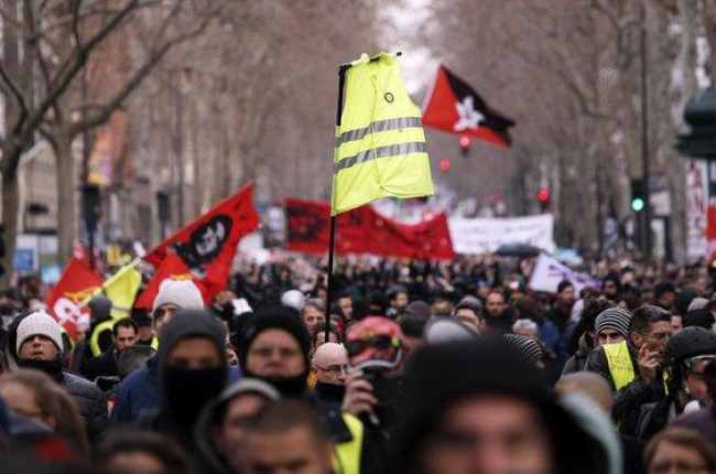 Manifestación celebrada en París (Francia) contra la reforma del sistema de pensiones.-YOLAN VALAT (EPA)