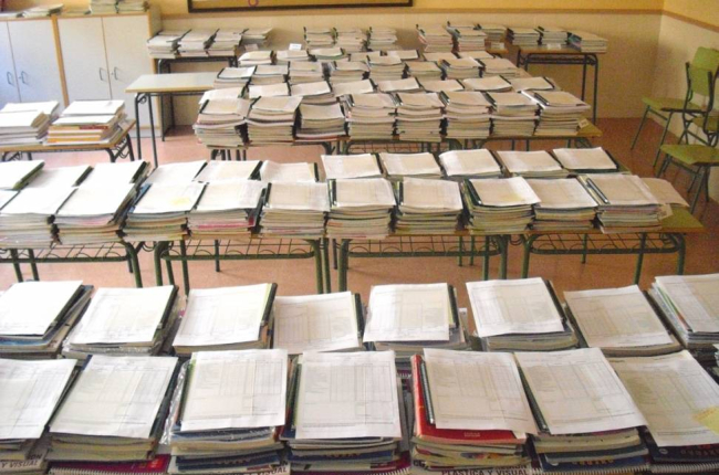 Libros de texto donados en uno de los centros adheridos al programa.-ECB