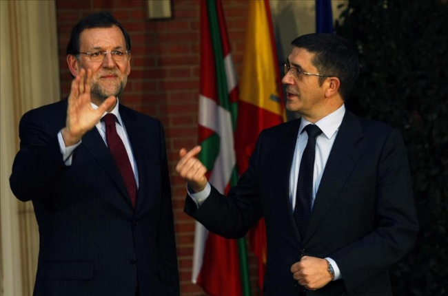 El presidente del Gobierno en funciones, Mariano Rajoy, junto al presidente del Congreso, Patxi López, en una foto de archivo.-DAVID CASTRO